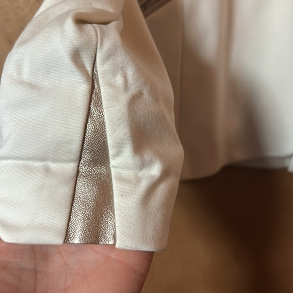 Gorgeous cream and gold tuxedo style blazer - Picture 3 of 7